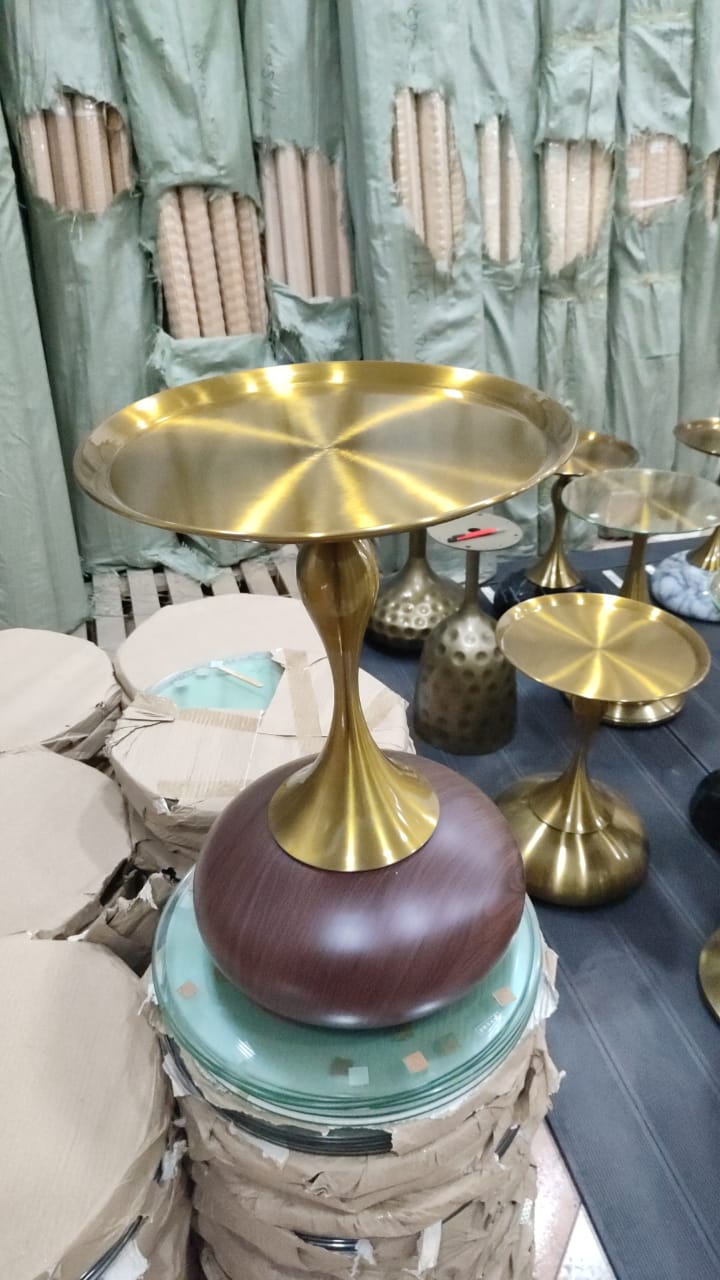 Table d’appoint “Tulipe” — Plateau Doré