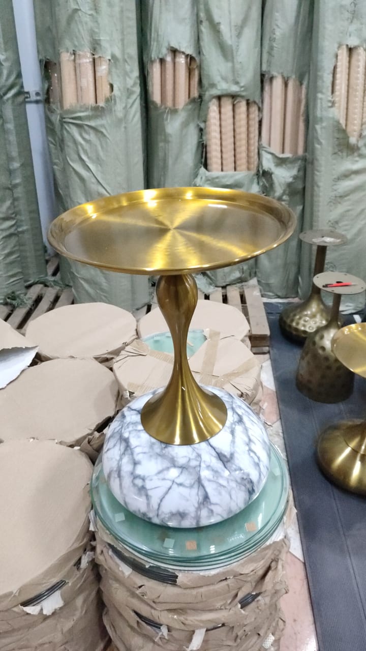 Table d’appoint “Tulipe” — Plateau Doré