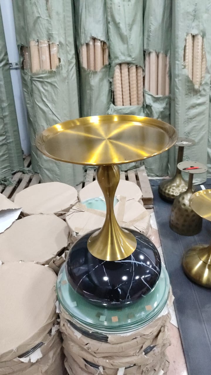 Table d’appoint “Tulipe” — Plateau Doré